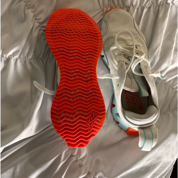 Reebok Women's Zig Dynamica Adventure Sneaker - Picture 2 of 3